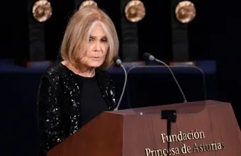 Πέθανε η Γκλόρια Στέιναμ, εμβληματική μορφή του φεμινιστικού κινήματος στις ΗΠΑ