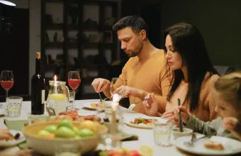 Πότε γνωρίζεις το άτομο που βγαίνεις στην οικογένειά σου; Τα σημάδια ότι ήρθε η κατάλληλη στιγμή