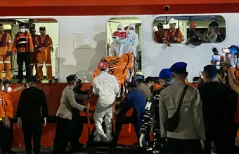 Τουλάχιστον 64 οι νεκροί του τραγικού ναυαγίου στην Ινδονησία