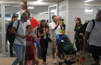 Σε σταθερή κατάσταση νοσηλεύεται ο Ινδός πιλότος της Flydubai που μαχαιρώθηκε από τον συγκυβερνήτη