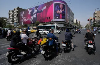 Ο Τραμπ ανήγγειλε  «Οικονομική Ημέρα Απόβασης» για το Ιράν, αλλά τα μέτρα επιβάλλονται με δόσεις