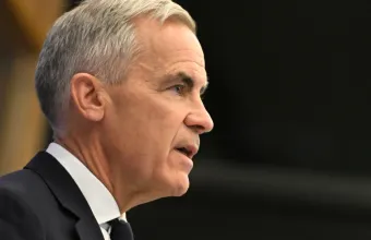 Ο Μακρόν υποδέχθηκε τον Καναδό πρωθυπουργό, Μαρκ Κάρνεϊ, στο Σαιν Πιερ ε Μικελόν