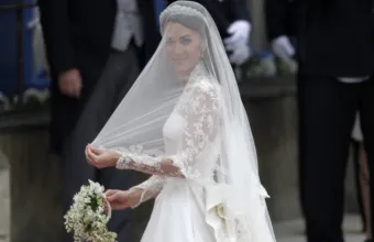 Kate Middleton: Έπλεναν τα χέρια τους κάθε 30 λεπτά για να φτιάξουν το νυφικό της