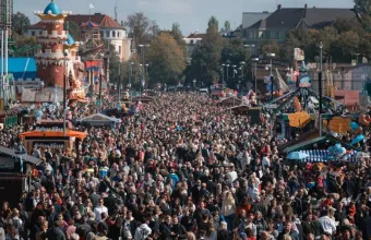 Oktoberfest 2026: Πότε ξεκινά και πόσο κοστίζει η μπίρα στο μεγαλύτερο φεστιβάλ του κόσμου