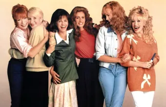Dolly Parton: Φρενίτιδα στα social με τη συνταγή του Cuppa Cuppa Cake από τις Ανθισμένες Μανώλιες