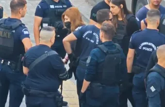 Στο Εφετείο η Ρούλα Πισπιρίγκου για τη δολοφονία της Τζωρτζίνας - Περπατά με μπαστούνι