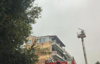 Κέρκυρα: Ισχυρή νεροποντή έπληξε το νησί - Πολυκατοικία «χτυπήθηκε» από κεραυνό