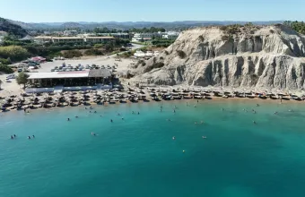 Ρόδος: Παραλίες «πνιγμένες» στις ξαπλώστρες – Καταγγελίες του «Δικτύου ΟΜΠΡΕΛΑ»