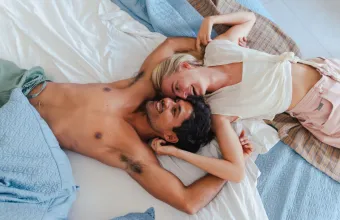 «Θα δούμε πού θα πάει»: Πότε το situationship έχει κρατήσει περισσότερο απ’ όσο θα έπρεπε;
