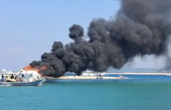 Λευκάδα: Φωτιά σε σκάφος με ιταλική σημαία – Καλά στην υγεία τους οι 3 επιβαίνοντες - Δείτε βίντεο