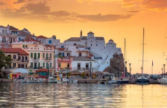 Σκόπελος: 10 must γεύσεις και 10 μέρη για να τις δοκιμάσεις