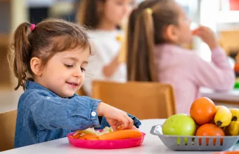 Από τυροπιτάκια μέχρι ροδέλες μήλου: 30 υγιεινά σνακ για τα παιδιά