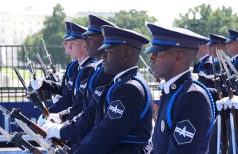 Από το «Starship Troopers» στη Space Force: Η στολή του Τραμπ που προκάλεσε σχόλια για τη ναζιστική αισθητική