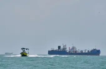 Το Ομάν ρυμουλκεί τάνκερ που δέχθηκε επίθεση στις ακτές του - Δύο άνθρωποι αγνοούνται