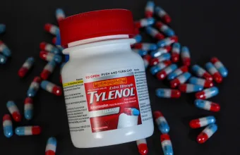Μελέτη συνδέει το φάρμακο Tylenol με πιθανές αλλαγές στη μήτρα και στις ωοθήκες των κοριτσιών