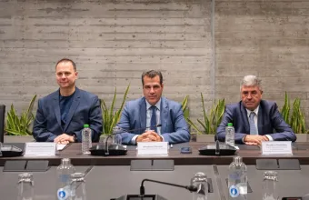 Συμφωνίες – Πλαίσιο υπεγράφησαν για τη λειτουργία των δομών του Υπουργείου Μετανάστευσης