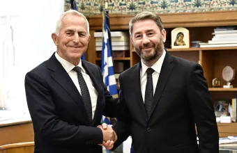 Προσχώρηση Ευάγγελου Αποστολάκη στο ΠΑΣΟΚ με μπηχτές στον Τσίπρα