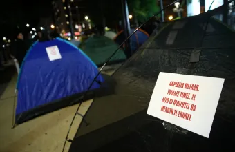 Θεσσαλονίκη: Σκηνές στον πεζόδρομο της Αγίας Σοφίας έστησαν φοιτητές στο πλαίσιο των κινητοποιήσεων τους