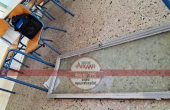 ΓΕΛ Νεοχωρίου: Παράθυρο έπεσε στο κεφάλι μαθητή – Μεταφέρθηκε στο νοσοκομείο για ράμματα