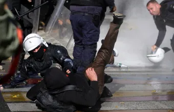 Άγρια επεισόδια στις φοιτητικές διαδηλώσεις στην Αλβανία - ΕΔΕ για 5 αστυνομικούς - Βίντεο, φωτογραφίες