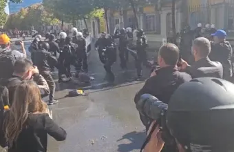 Χιλιάδες διαδηλώνουν στην πρωτεύουσα της Αλβανίας, καθώς εξαπλώνονται οι αντικυβερνητικές διαμαρτυρίες - Δείτε βίντεο