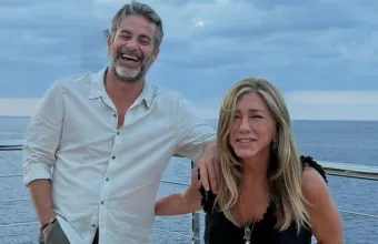 Jim Curtis: Ο Έλληνας σύντροφος της Jennifer Aniston έρχεται στην Αθήνα για έναν ξεχωριστό λόγο