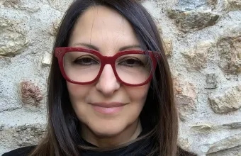 Άντζυ Σαμίου: Ο λόγος που εγκατέλειψε το τραγούδι και οι αναμνήσεις από τη συνεργασία της με τον Γιώργο Μαζωνάκη