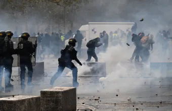 Γαλλία: Σε κλοιό απαγορεύσεων μετά τις εκτεταμένες ταραχές και λεηλασίες - Πώς αιφνιδιάστηκαν οι αρχές