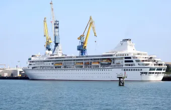Κρουαζιερόπλοιο που έκανε ταξίδι σε όλο τον κόσμο εγκλωβίστηκε λόγω κόστους καυσίμων στην Καμπότζη