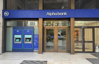 Alpha Bank: Χρηματοδοτεί το μεγαλύτερο σύστημα αποθήκευσης ενέργειας με συσσωρευτές (BESS) στην Ελλάδα