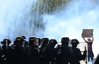Ταραχές στη Γαλλία: Ευκαιρίες και κίνδυνοι για τους υποψήφιους προέδρους