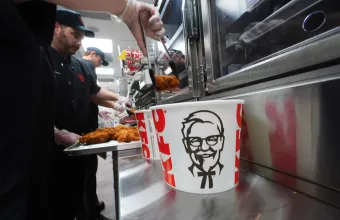 Η KFC αφήνει την Pepsi μετά από 40 χρόνια - Υπέγραψε συμφωνία με την Coca-Cola