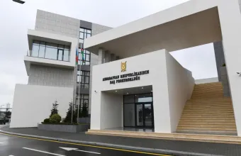 Αζερμπαϊτζάν: Δίωξη Τούρκου δημοσιογράφου για υποκίνηση πραξικοπήματος – Στο φόντο η απαγόρευση της μαντίλας στα σχολεία