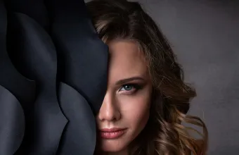 Cortisol face: Τι ισχύει και τι όχι για το viral πρόσωπο του στρες