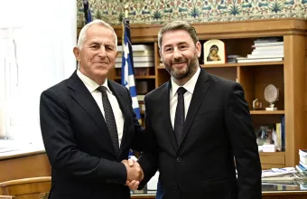 Ο Νίκος Ανδρουλάκης καλωσόρισε τον Ευάγγελο Αποστολάκη στην ΚΟ του ΠΑΣΟΚ