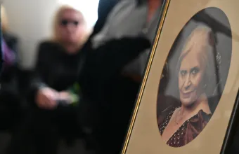 Συγκίνηση στο τελευταίο «αντίο» στη Μπέτυ Βαλάση - Δείτε εικόνες και βίντεο