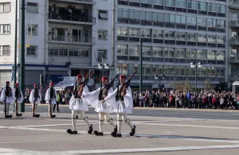 Μνημείο του Αγνώστου Στρατιώτη: Αλλάζει όψη μετά από 94 χρόνια - Σχέδιο ανάπλασης με μάρμαρο αντί ασφάλτου