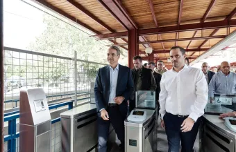 Μητσοτάκης: Δρομολόγιο με τον πρώτο ανακατασκευασμένο συρμό του Ηλεκτρικού
