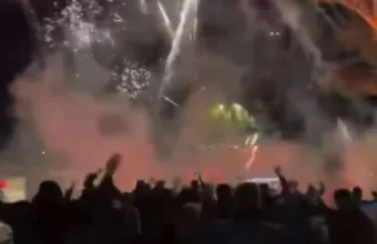 Οπαδοί της Γαλατάσαραϊ έκαναν... σαματά με βεγγαλικά έξω από το ξενοδοχείο της Μπαρτσελόνα τα ξημερώματα