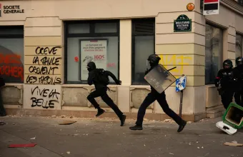 Γαλλία: Ένταση και χρήση δακρυγόνων πριν την έναρξη της διαδήλωσης στην Πλατεία Δημοκρατίας στο Παρίσι