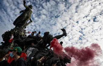 Γαλλία: Πάνω από 250.000 άνθρωποι στους δρόμους - Κλιμακώνεται η μαθητική εξέγερση