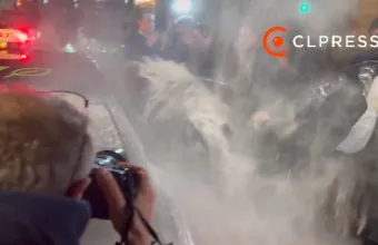 Γαλλία: Ο υποψήφιος για την προεδρία Ραφαέλ Γκλικσμάν δέχθηκε επίθεση με αλεύρι - Δείτε βίντεο