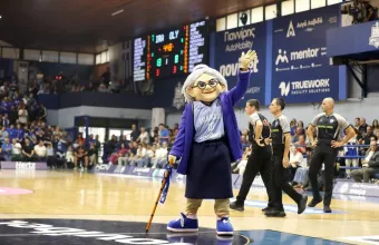 Η «Χάιδω» του Ηρακλή: Η 83χρονη οπαδός έγινε μασκότ της ομάδας