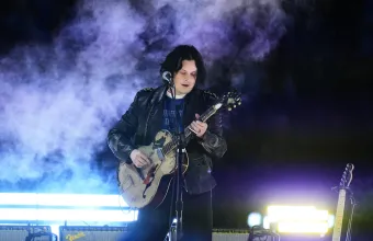 Τζακ Γουάιτ κατά Τραμπ: «Ο “Φύρερ” σας προτείνει να βομβαρδιστείτε κι εσείς χειροκροτάτε»