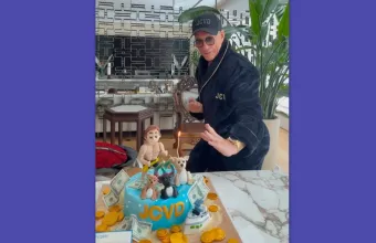 Jean-Claude Van Damme: Όταν είσαι ο Van Damme, δεν φυσάς τα κεράκια σου. Τα εξουδετερώνεις!