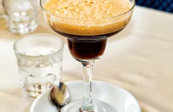Shakerato vs freddo espresso: Πώς φτιάχνεται ο παγωμένος εσπρέσο που προτιμούν οι Ιταλοί