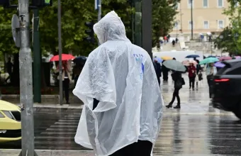 Κακοκαιρία: 112 για εκκένωση στην Εύβοια λόγω υπερχείλισης ποταμού – Πλημμύρες σε Σκιάθο και Ρόδο