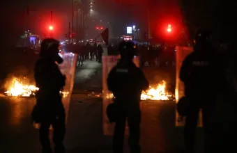 Κόσοβο: Σφοδρές συγκρούσεις στην Πρίστινα – 17 τραυματίες μετά το μπλόκο στη Βουλή για το Ειδικό Δικαστήριο