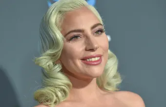 Lady Gaga: Τραγουδά το «La Vie en Rose» στην κόρη της – Η ζωή με τη μικρή Ρόουζ
