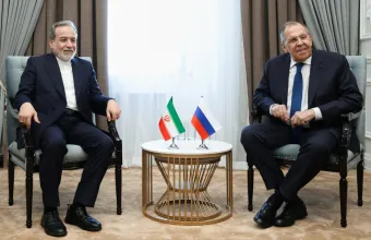 Στην Τεχεράνη ο Σεργκέι Λαβρόφ – Η Ρωσία επιδιώκει ρόλο διαμεσολαβητή στη Μέση Ανατολή